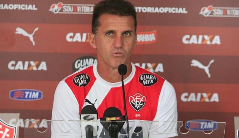 Técnico revela ‘sacudida’ e reunião especial com elenco do Vitória