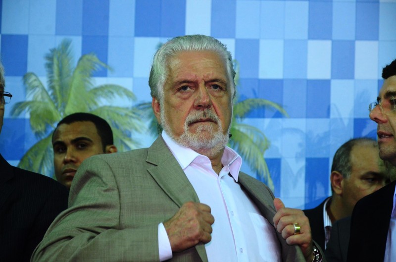 Manobra na Câmara para ajudar Cunha teve dedo de Wagner, diz jornal