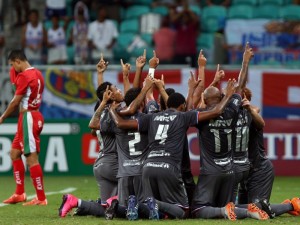 Bahia enfrenta Boa Esporte em busca de sobrevida na Série B