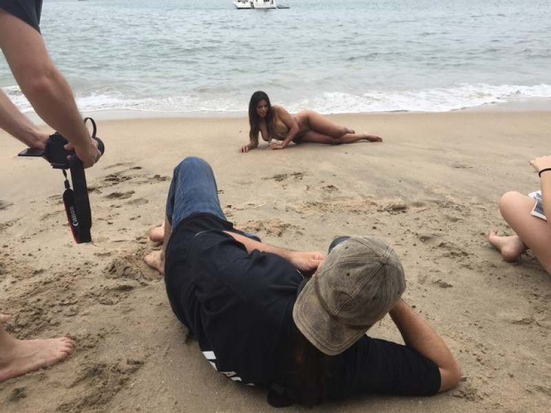 Vencedora do Miss Bumbum posa nua e fotos dos bastidores são divulgadas