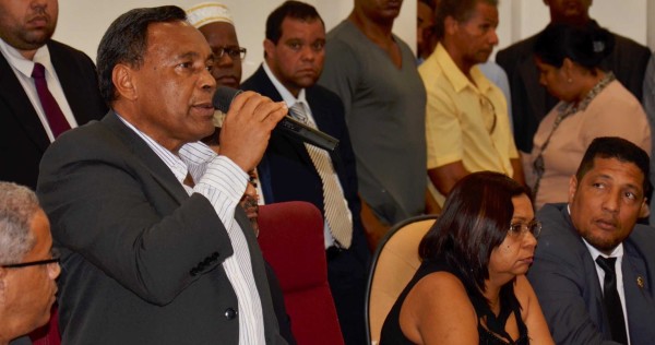 Preocupado com sua reeleição, Evandro pega ar mais uma vez e ameaça quem critica sua gestão