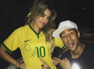Lorena Improta ganha autógrafo de Neymar e craque posta foto: 'Mais uma Neymarzete'