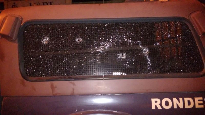 Viatura da Rondesp é alvejada após emboscada na Engomadeira