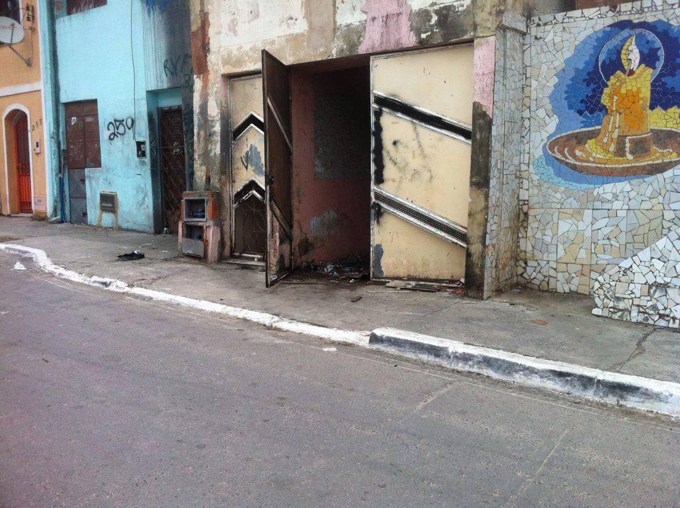 CANDEIAS: Corpo é encontrado em estado de decomposição