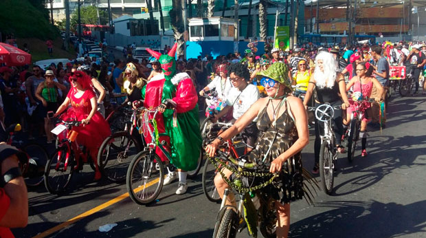 Abertura oficial do pré-Carnaval, Fuzuê reúne centenas de famílias na Barra