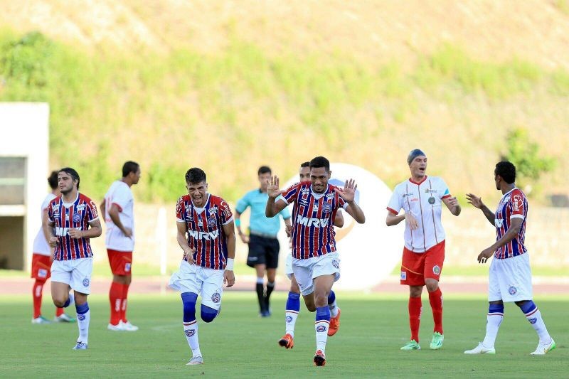 Bahia vence Juazeirense na estreia no Baianão