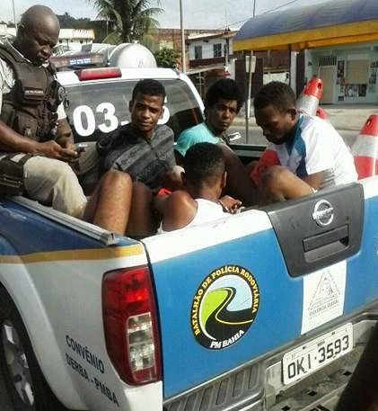 Quatro são presos por assalto a ônibus em Candeias
