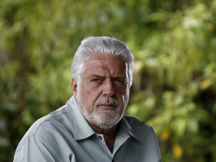 Prédio de Jaques Wagner em Salvador tem teleférico e píer particular