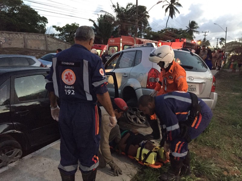 Seis ficam feridos em acidente em Stella Mares