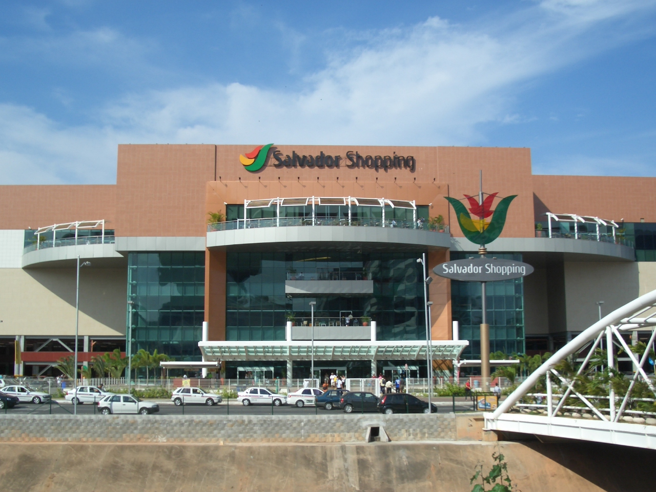 Tiroteio causa pânico próximo do Salvador Shopping