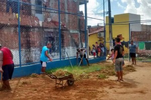 Moradores do São João do Cabrito fazem mutirão devido a obra da prefeitura abandonada há 7 meses