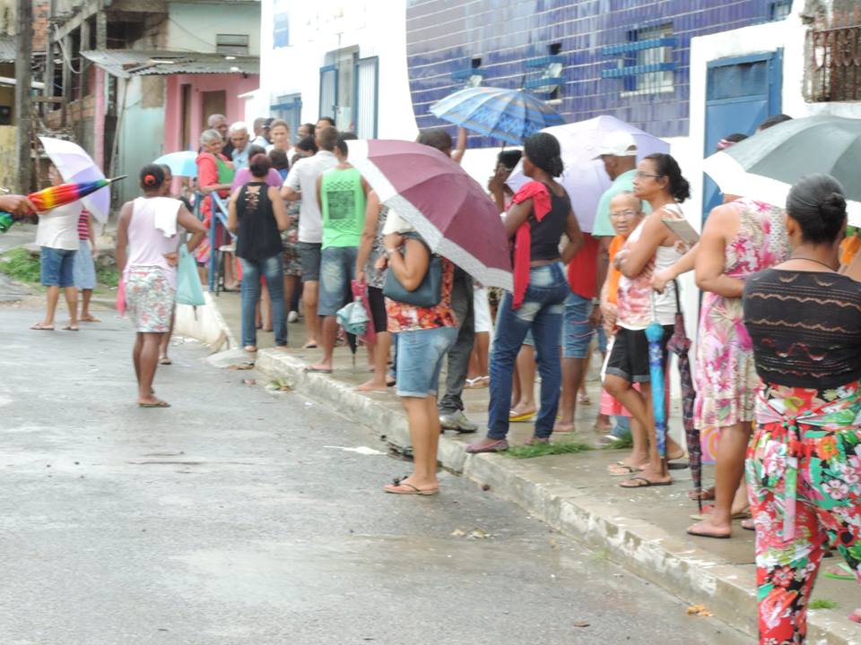 Moradores do Alto do Cruzeiro vivem situação de desconforto nesta manhã de sexta (19)