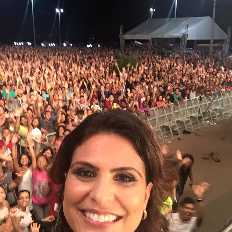Aline Barros provoca os católicos em plena quarta-feira de cinzas