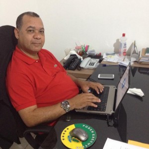 Candeias: Secretário que despacha em bar recua pré-candidatura