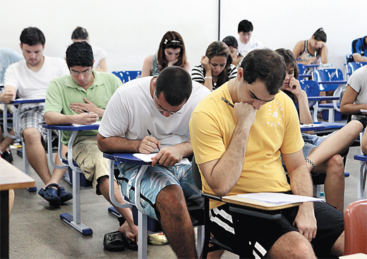 Câmara de Lauro de Freitas abre concurso com salários de mais de R$ 4 mil