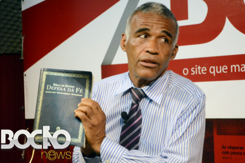 Sargento Isidório canta e dança ‘Viadei, Viadá’. Veja vídeo