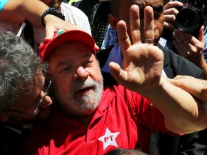 "Eles que enfiem no c* todo o processo", diz Lula