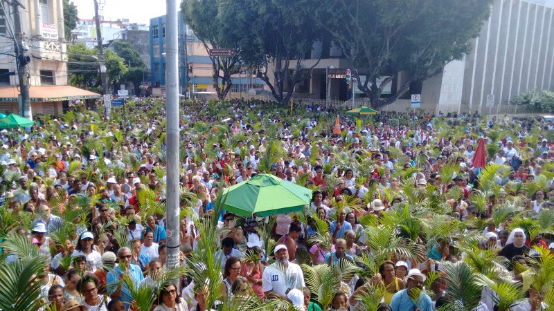 Igreja Católica comemora Domingo de Ramos em Salvador