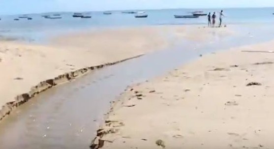  Embasa Joga água de esgoto nas praias do Subúrbio Ferroviário causando poluição