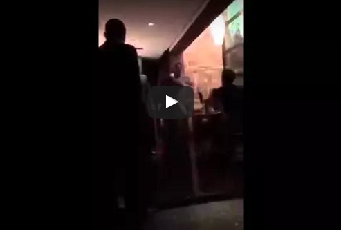 Vídeo: Ator petista José de Abreu cospe em casal após discussão em restaurante. Eca!