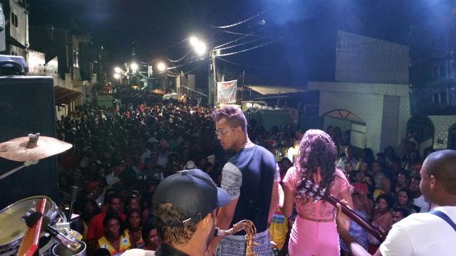 Candeias: 2ª Lavagem da Rua do Cheiro bate recorde de público; vereador se emociona