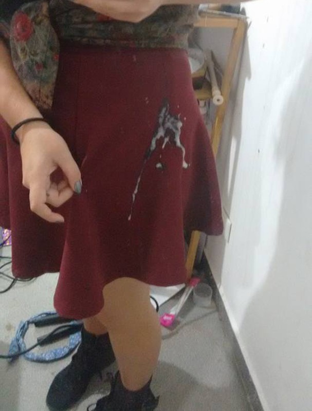 Homem ejacula em mulher aproveitando ônibus lotado