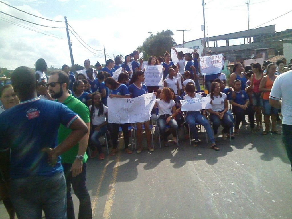 Alunos de escola estadual de São Francisco do Conde realizam manifestação