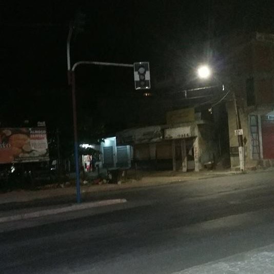 Candeias: Moradora reclama de sinaleira quebrada