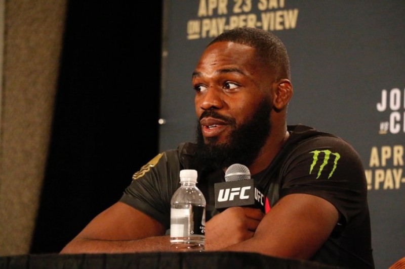 Jon Jones é pego em exame antidoping e está fora do UFC 200