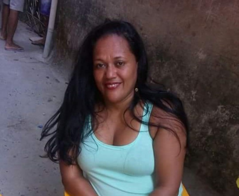 Mulher é assassinada dentro de táxi ao sair de audiência em fórum de Candeias