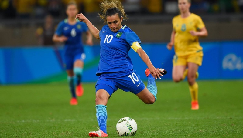 Brasil vence Austrália nos pênaltis e vai à semifinal no futebol feminino