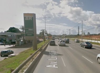 Idosa é atropelada por ônibus na Av. Paralela na manhã desta quinta