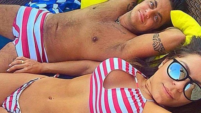 DE SUNGA, THAMMY MIRANDA POSA AO LADO DA NAMORADA E MOSTRA TRANSFORMAÇÃO DO CORPO