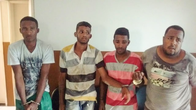 Quatro homens são presos em Madre de Deus suspeitos de assaltos na região