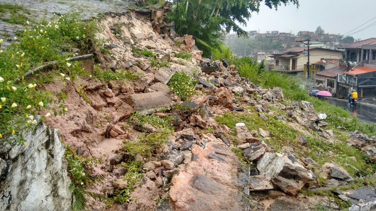 Candeias: Defesa Civil registra três ocorrências após chuva forte