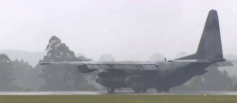 Avião com corpos de vítimas do voo da Chapecoense chega a Chapecó