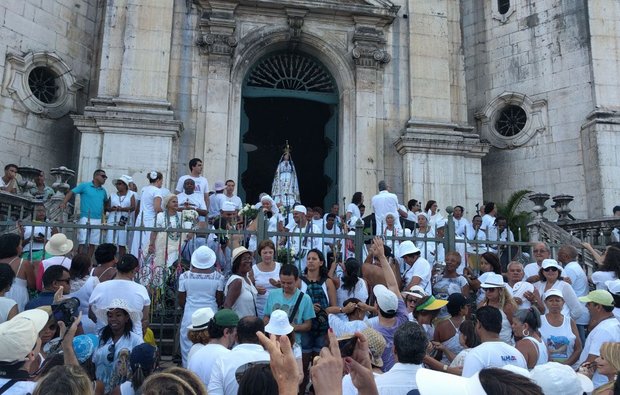 Coral faz abertura e fiéis iniciam procissão em homenagem ao Senhor do Bonfim