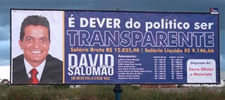 Vereador divulga seu salário e de assessores em outdoors na Bahia