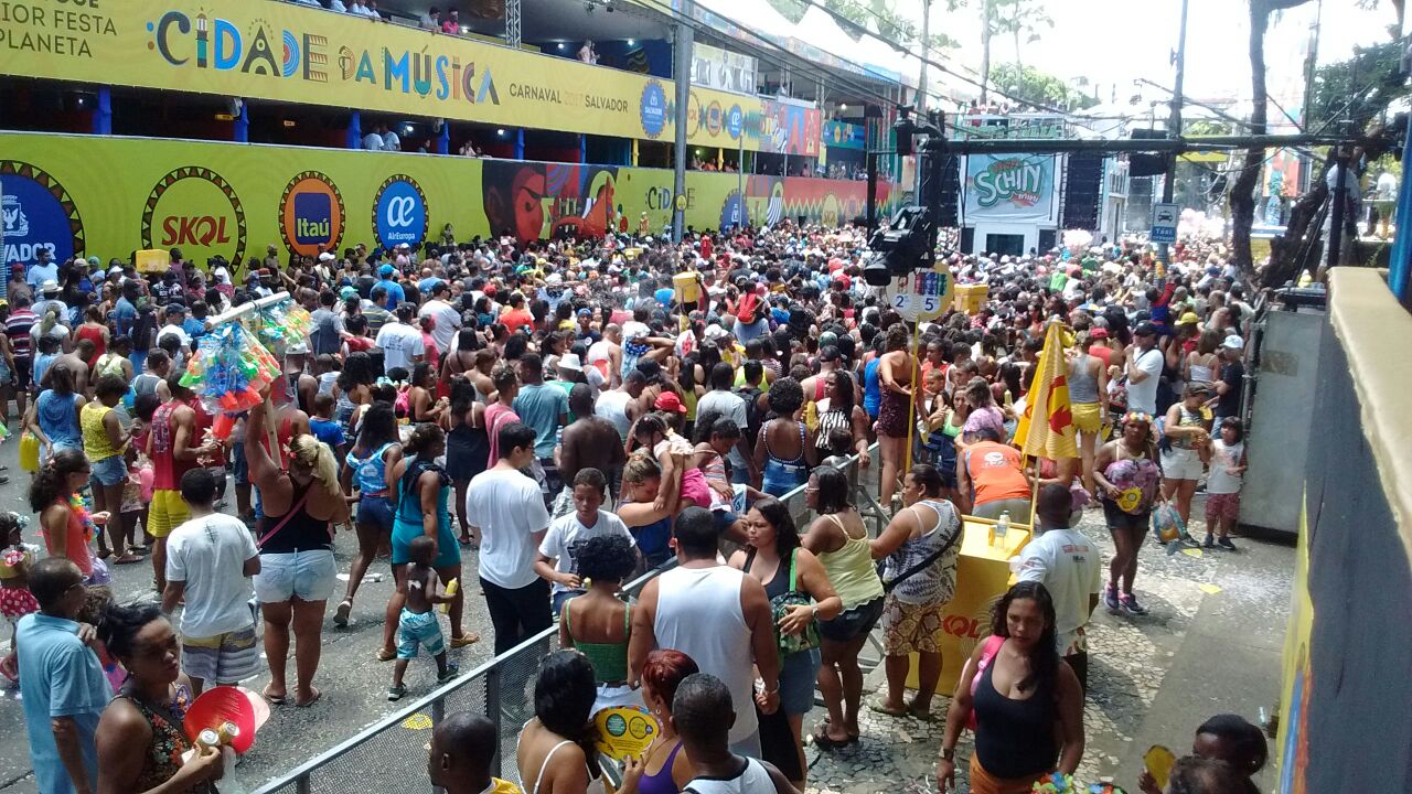 Carla Perez abandona trio do Algodão Doce no Campo Grande: “Não tenho alegria pra continuar”