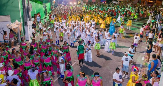 Madre de Deus: Baile à fantasia inicia Carnaval nesta quinta