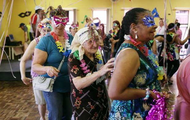 Prefeitura de São Sebastião do Passé promove festa de Carnaval para idosos
