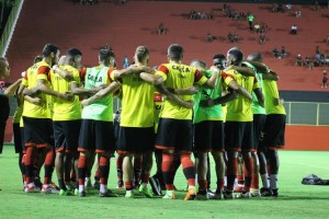 Vitória conta com 'freguesia' do Vasco e bom histórico para avançar