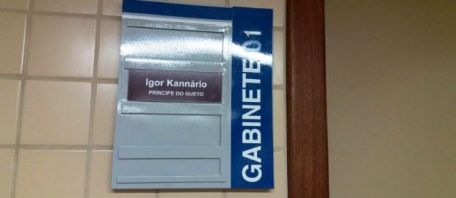 Sala de Kannário na Câmara tem identificação “Príncipe do Gueto” e cheira a maconha, dizem funcionários