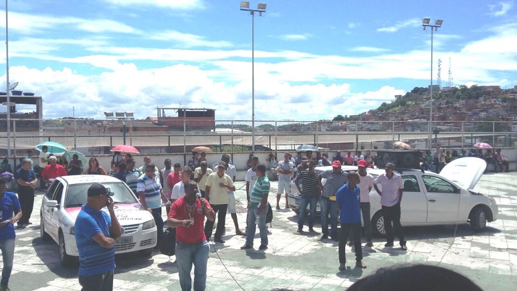Servidores municipais de Candeias decretam ‘estado de greve’ em assembleia