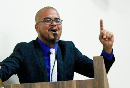 Presidente da Câmara de Madre de Deus não vem publicando os contratos no diário oficial violando a Lei de Transparência