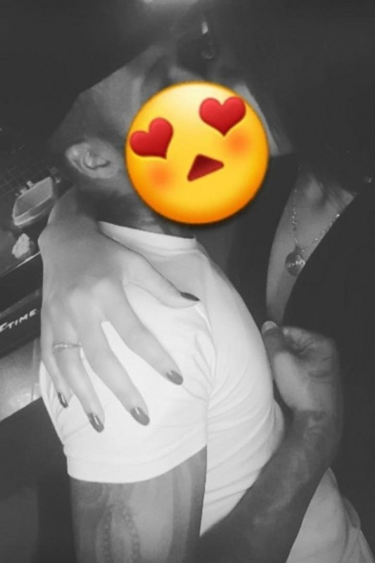 Amante de jogador do Botafogo envia fotos de traição para esposa do atleta