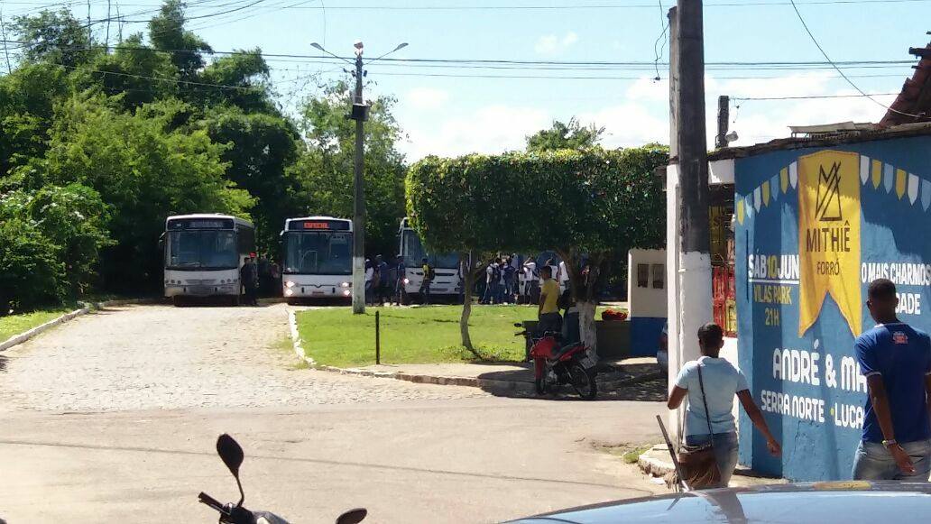 São Sebastião do Passé: Alunos são assaltados na Rodoviária