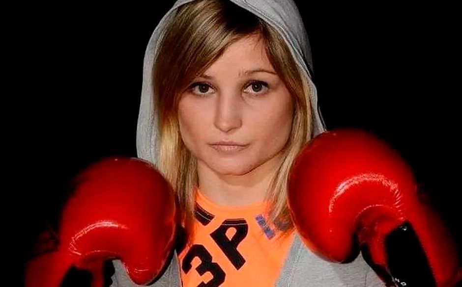 Campeã mundial de boxe sofre infarto e morre aos 26 anos