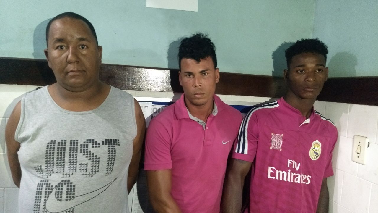 Candeias: PETO prende três elementos suspeitos no Malembá