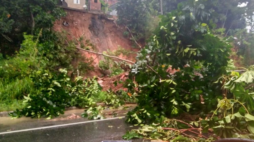Chuva! Salvador amanhece com deslizamentos, alagamentos e engarrafamentos